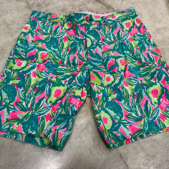 Lilly Pulitzer Other - NWOT Lilly Pulitzer Guac & Roll Pink & Green Leaf Print Shorts Size 34